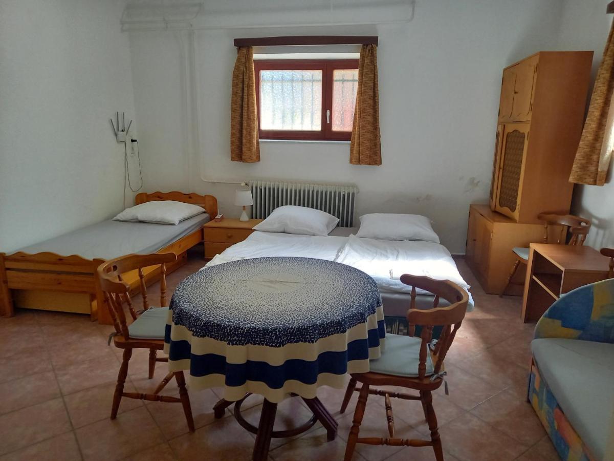 Flamingo Apartman Sopron Luaran gambar